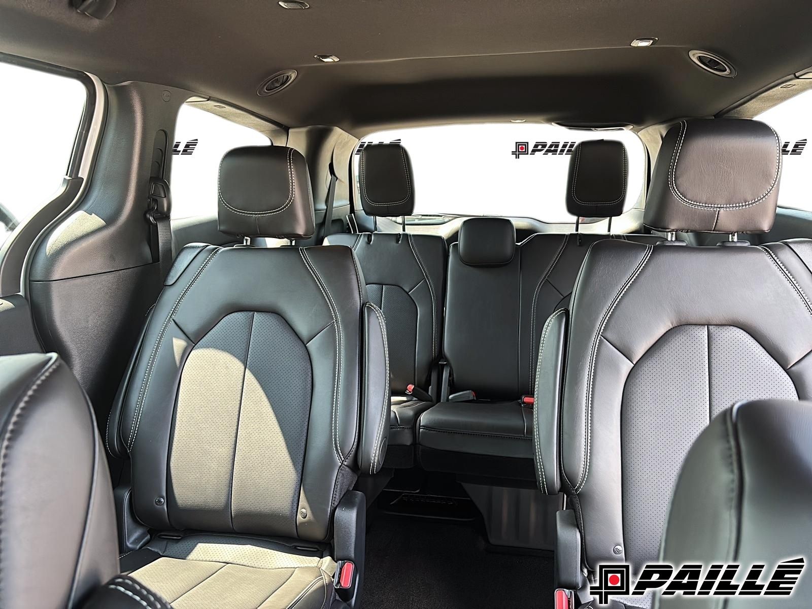 2027 Chrysler Pacifica in Nicolet, Quebec