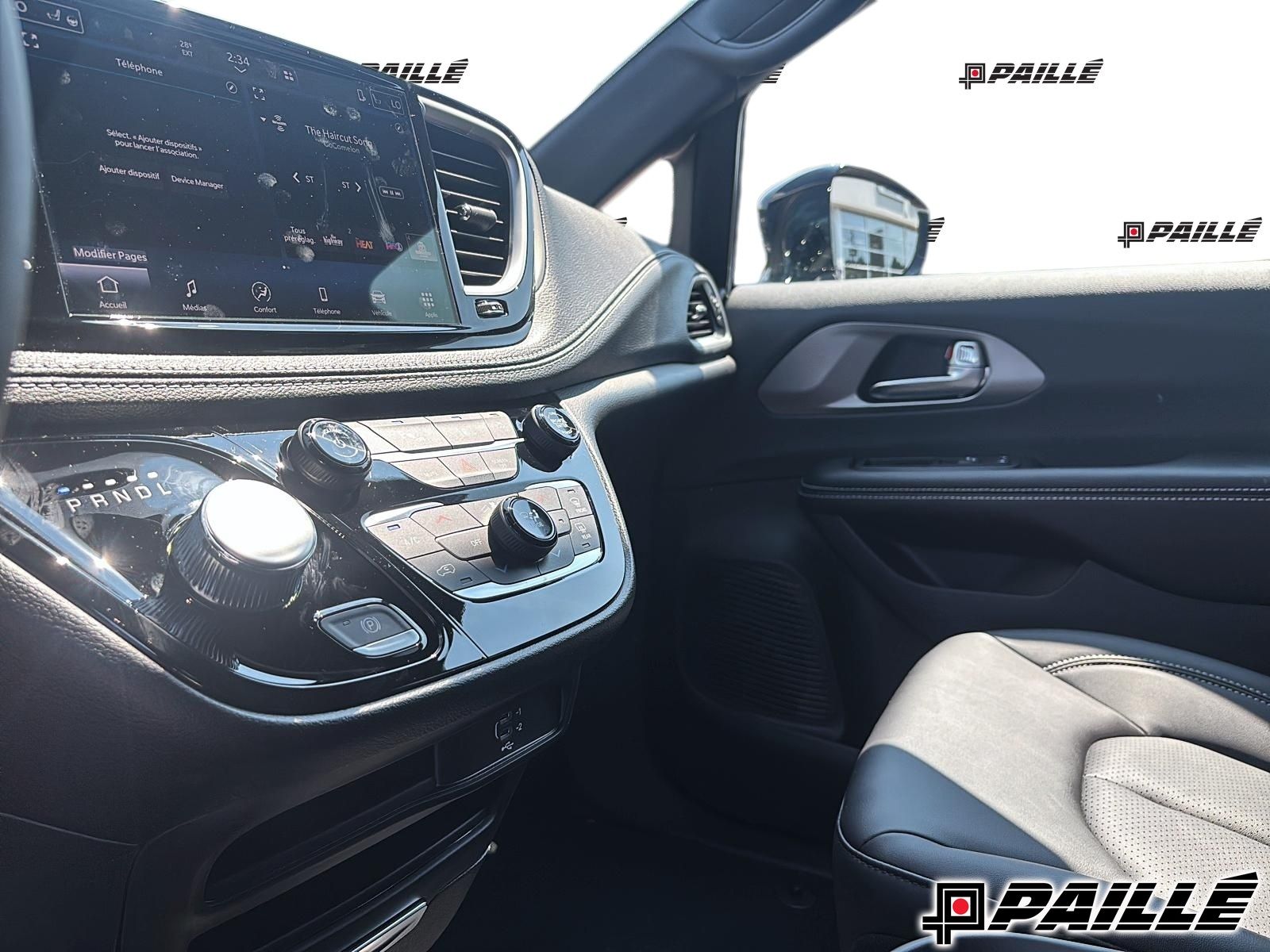 2027 Chrysler Pacifica in Nicolet, Quebec