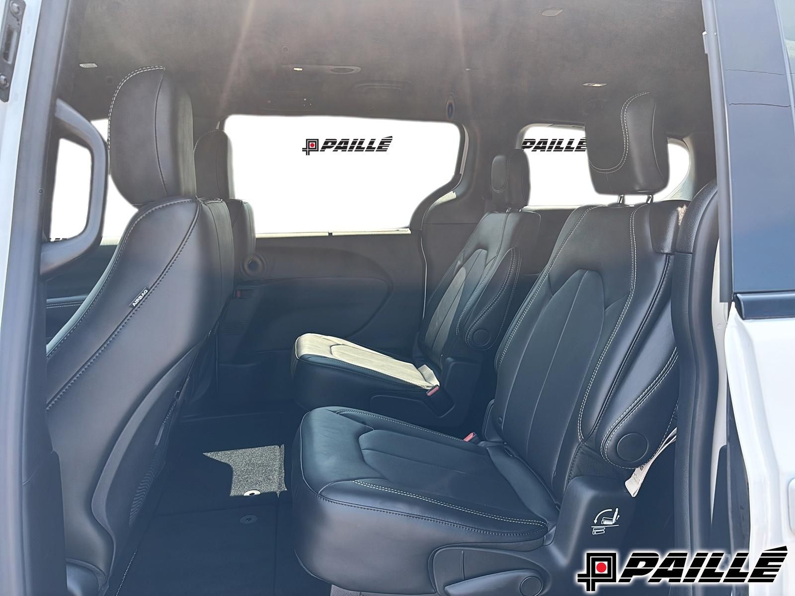 2027 Chrysler Pacifica in Nicolet, Quebec