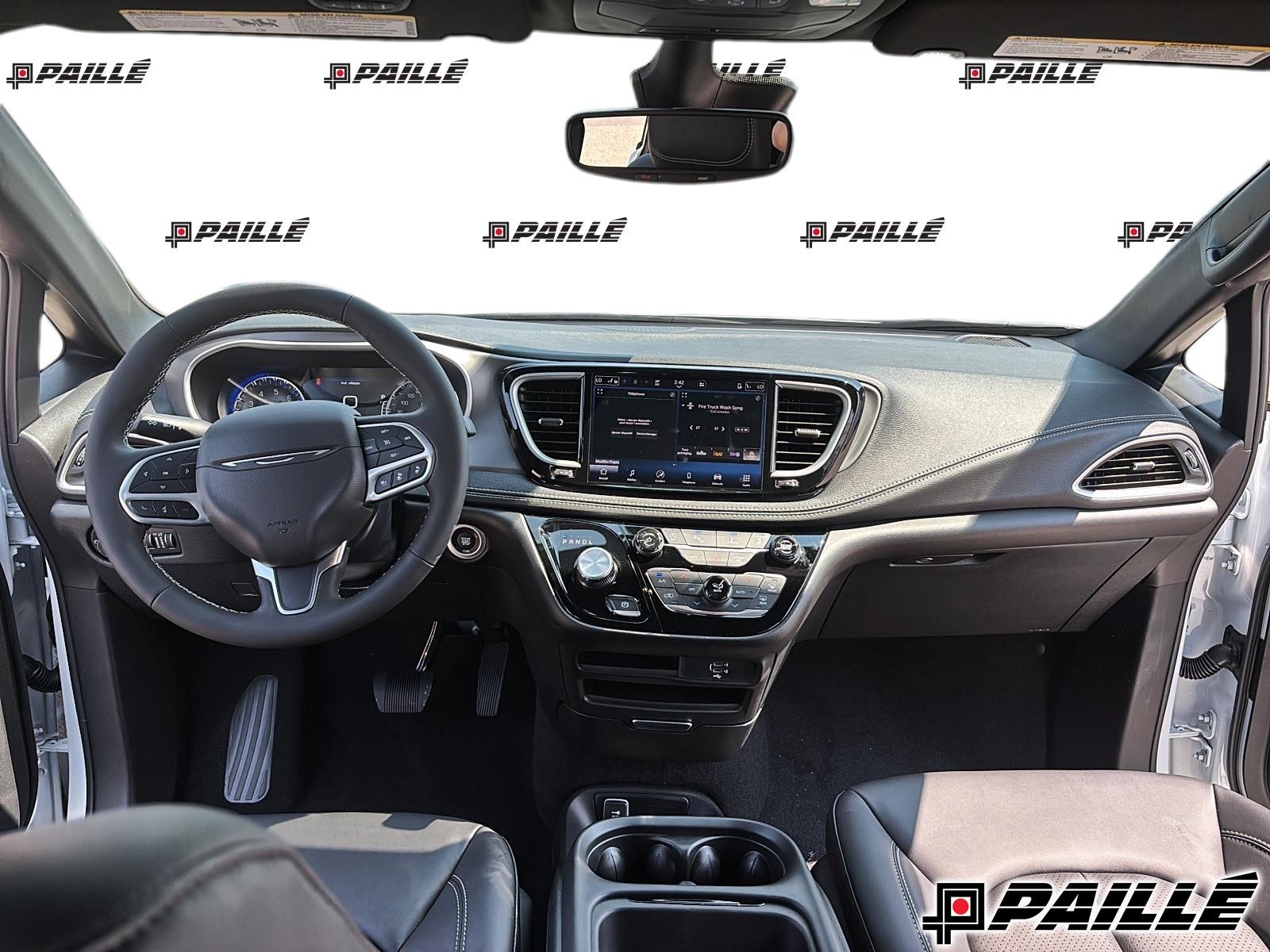 2027 Chrysler Pacifica in Nicolet, Quebec