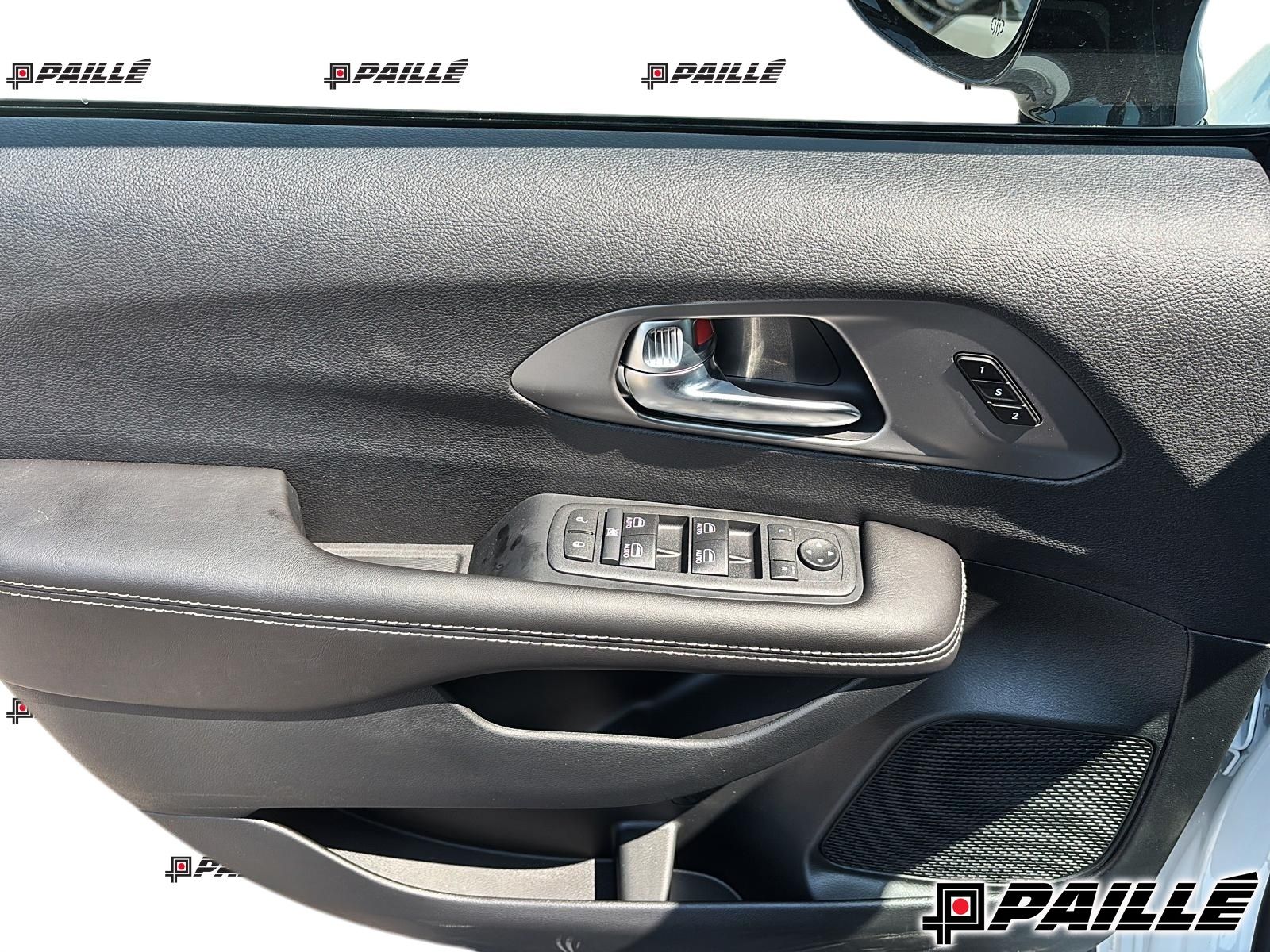 2027 Chrysler Pacifica in Nicolet, Quebec