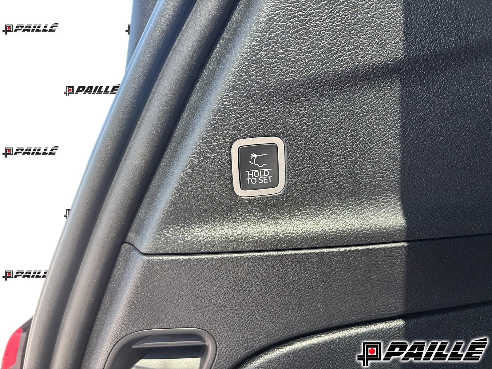 2027 Chrysler Pacifica in Nicolet, Quebec