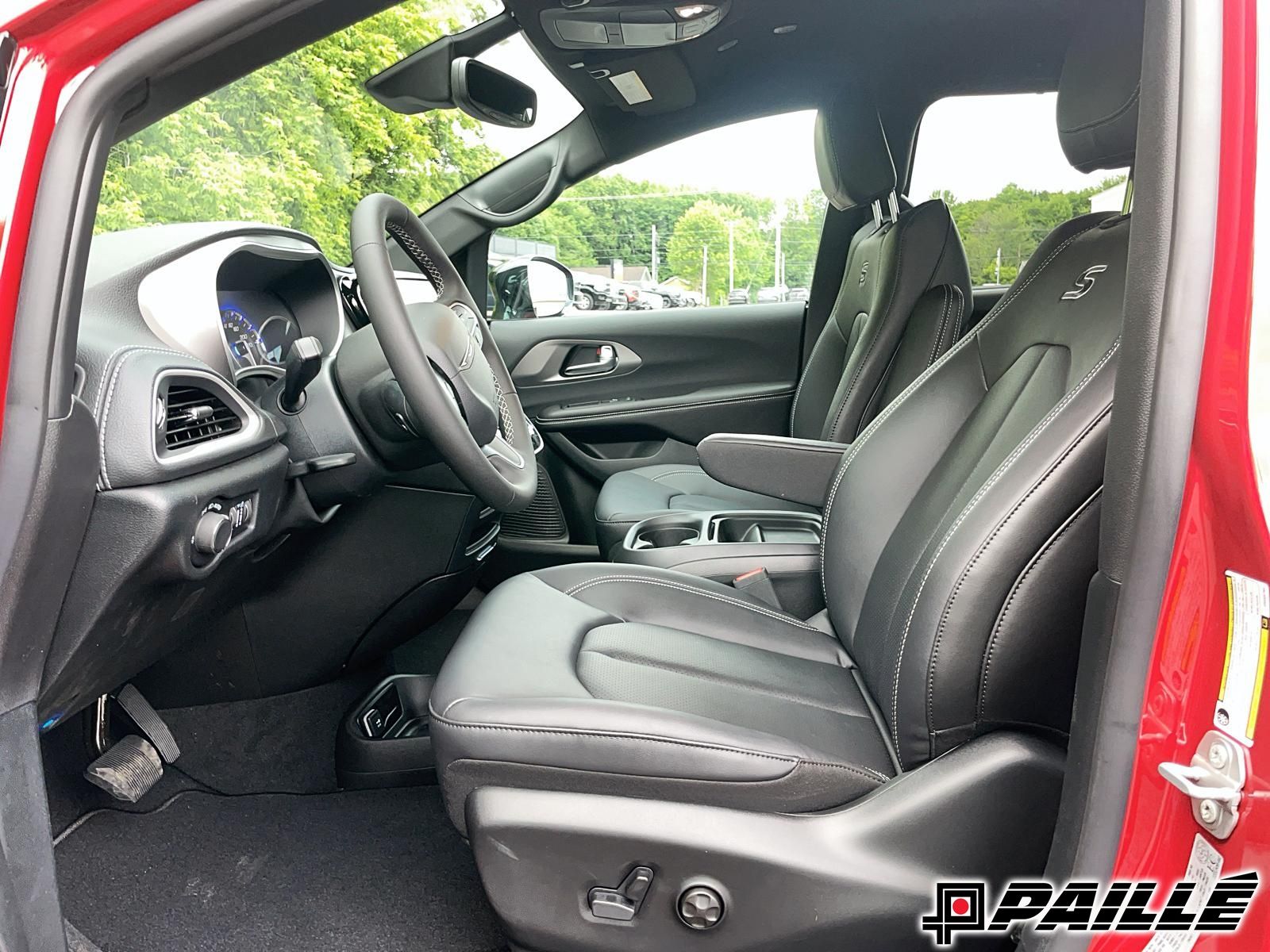 Chrysler Pacifica  2027 à Nicolet, Québec