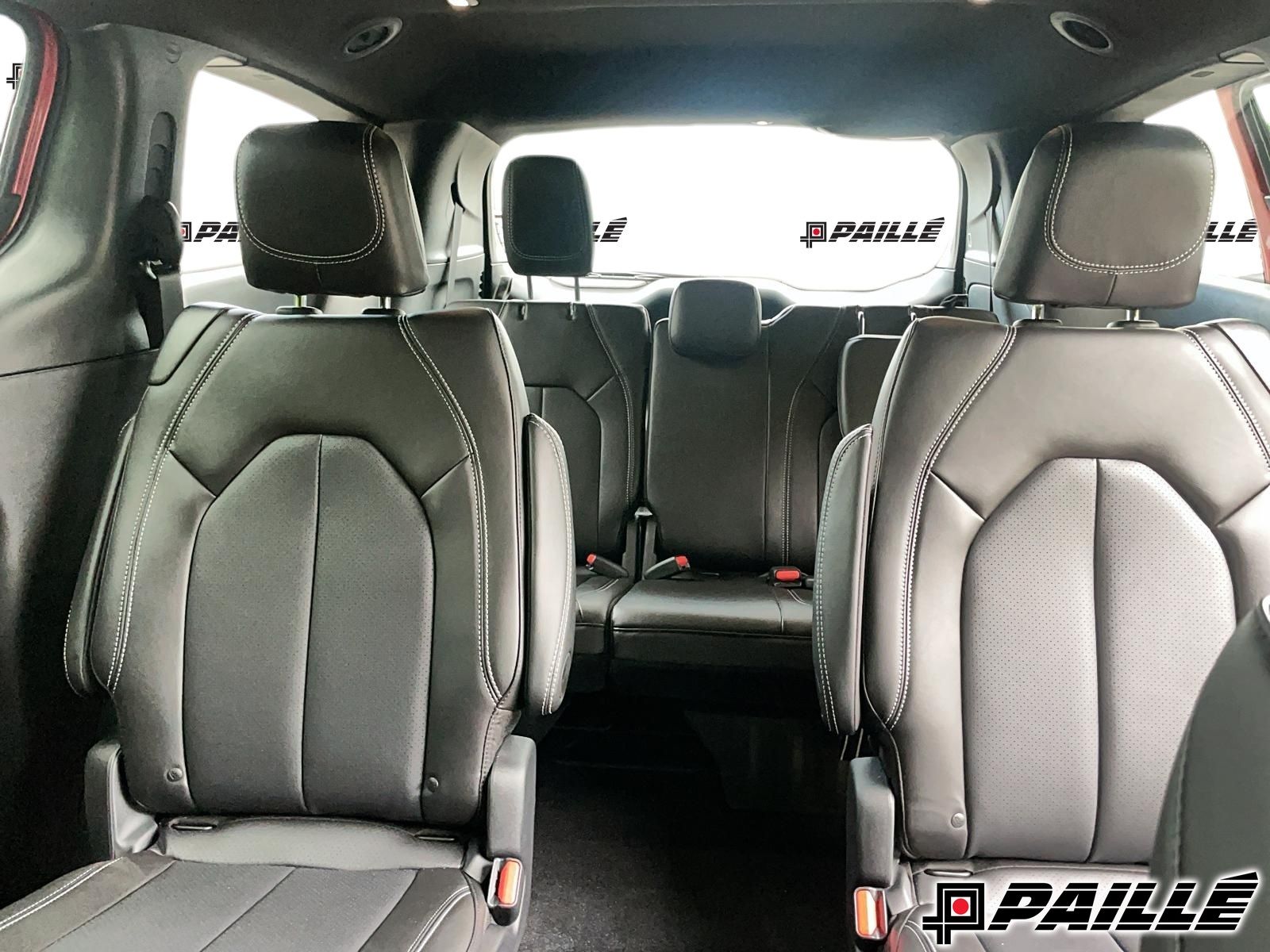 Chrysler Pacifica  2027 à Nicolet, Québec