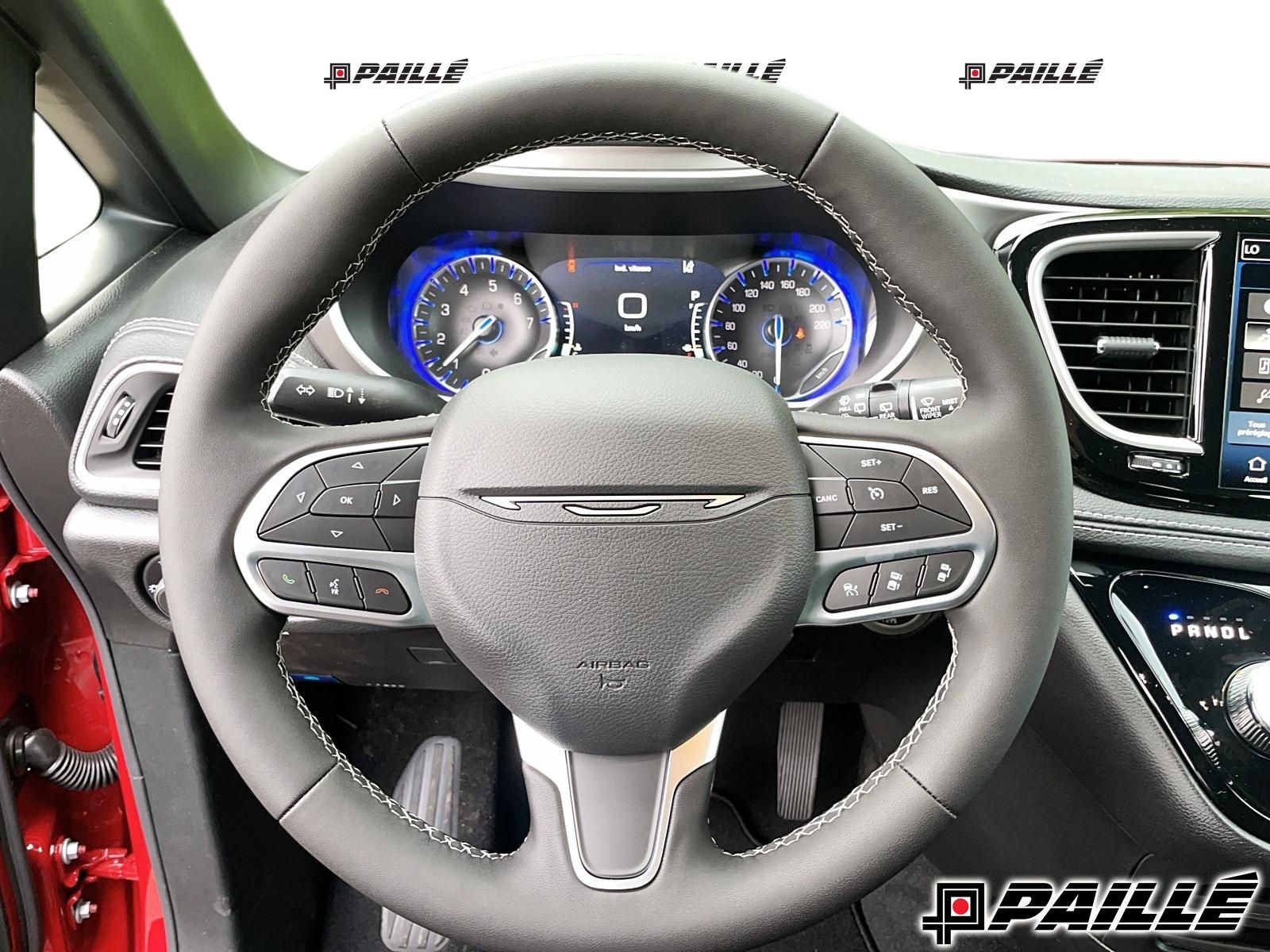 Chrysler Pacifica  2027 à Nicolet, Québec