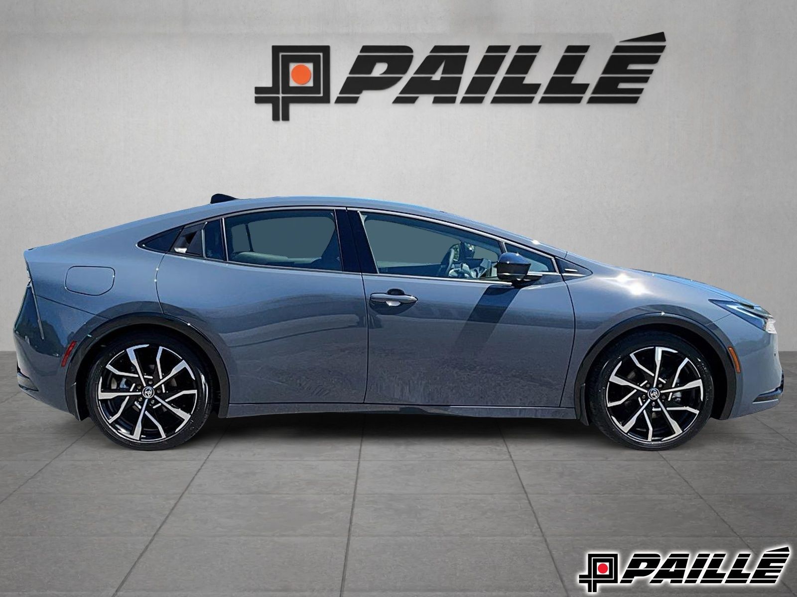 2025 Toyota Prius Plug-In Hybrid in Nicolet, Quebec