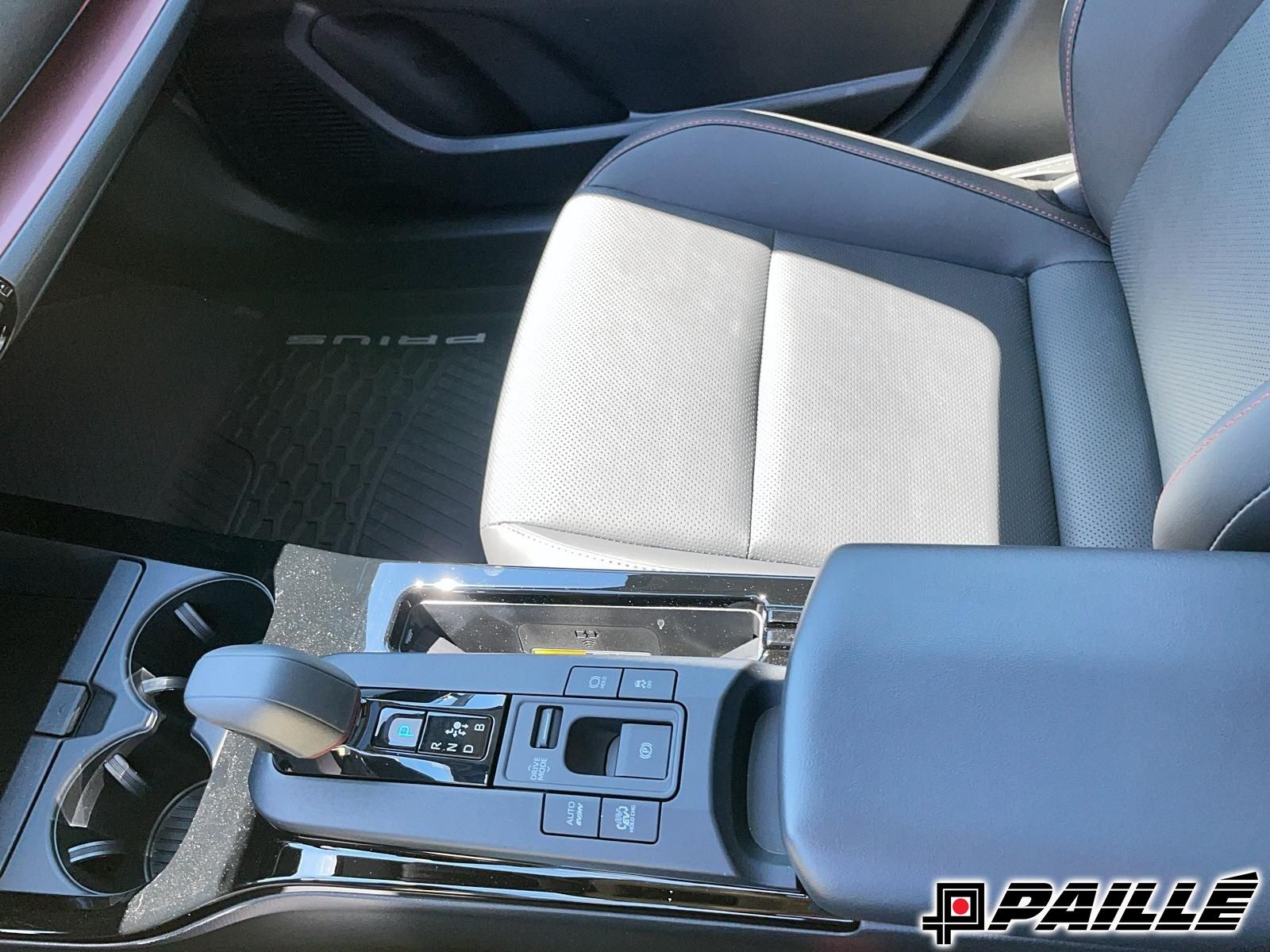 2025 Toyota Prius Plug-In Hybrid in Nicolet, Quebec