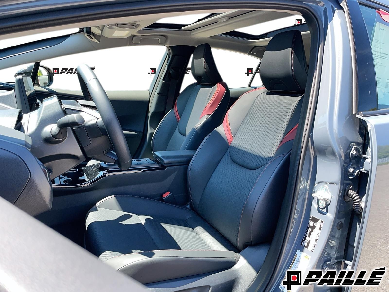2025 Toyota Prius Plug-In Hybrid in Nicolet, Quebec