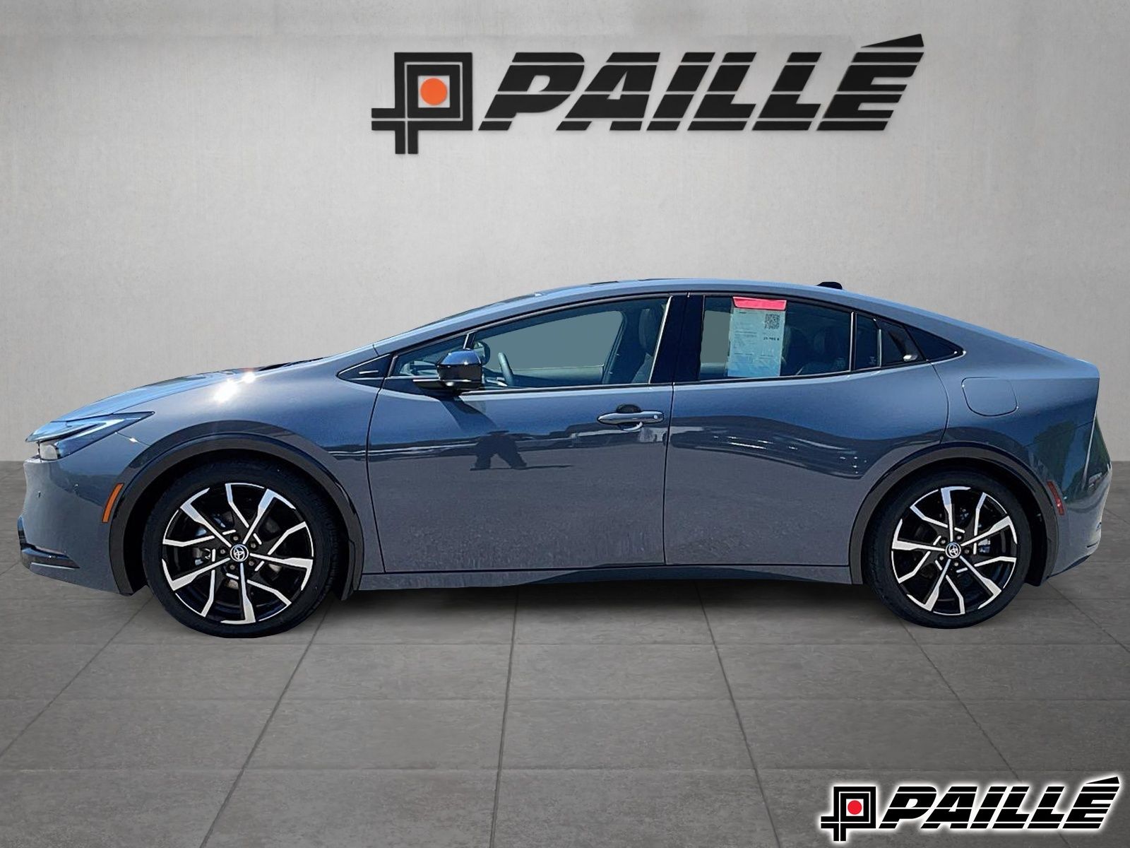 2025 Toyota Prius Plug-In Hybrid in Nicolet, Quebec
