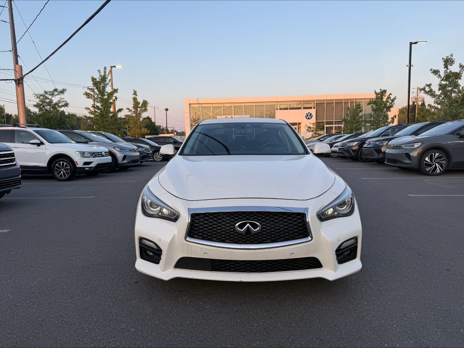 2016 Infiniti Q50 in Saint-Bruno-de-Montarville, Quebec