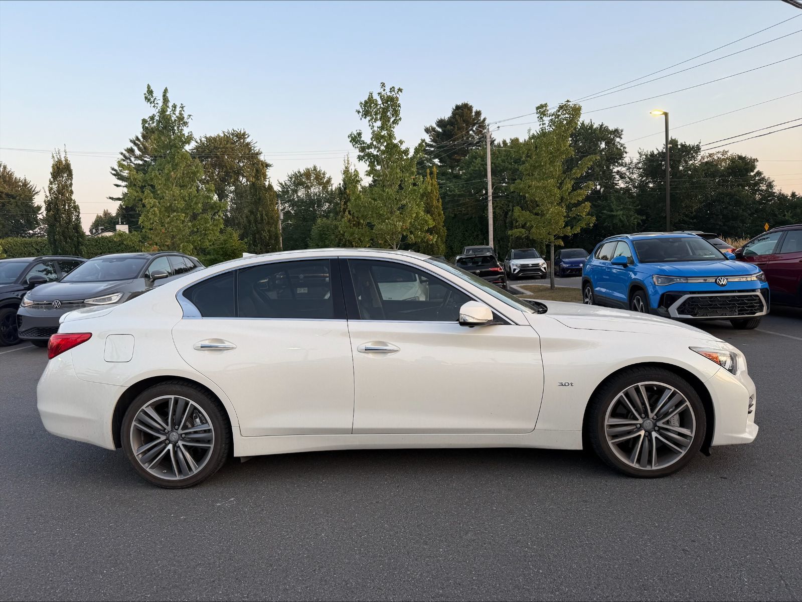 2016 Infiniti Q50 in Saint-Bruno-de-Montarville, Quebec