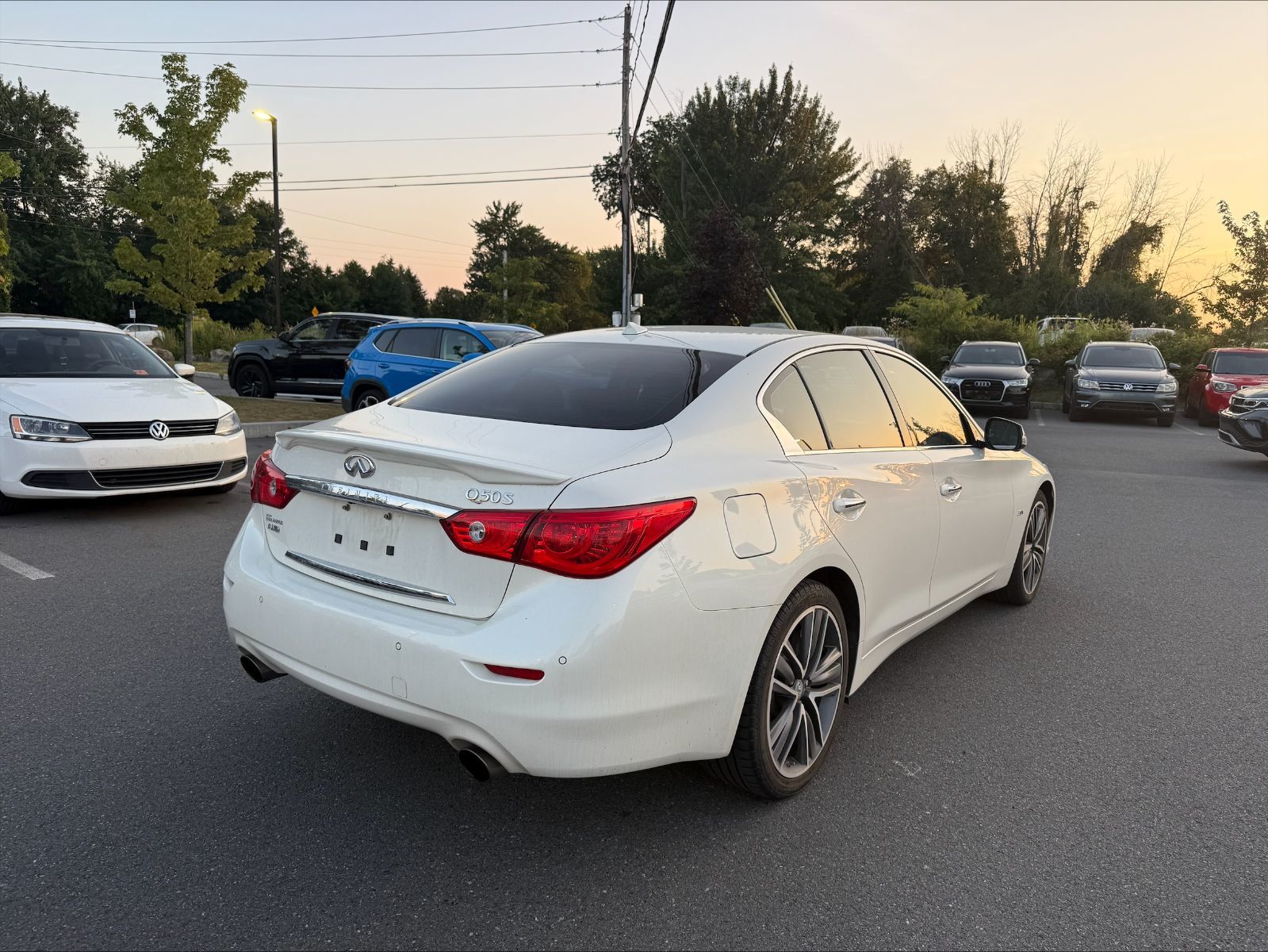 2016 Infiniti Q50 in Saint-Bruno-de-Montarville, Quebec