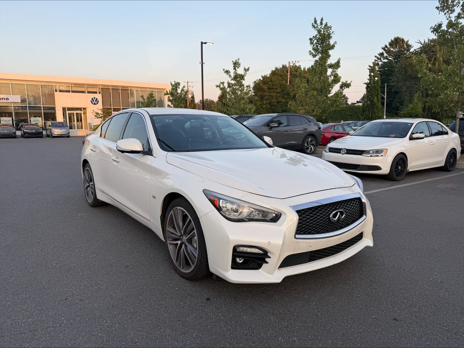 2016 Infiniti Q50 in Saint-Bruno-de-Montarville, Quebec