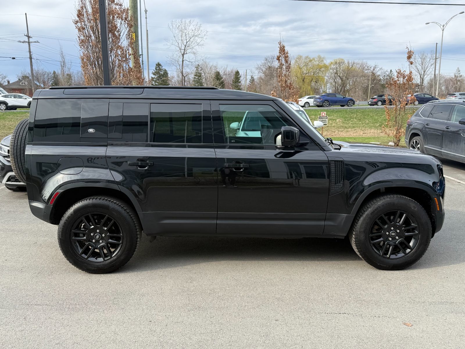 2022 Land Rover Defender in Saint-Bruno-de-Montarville, Quebec