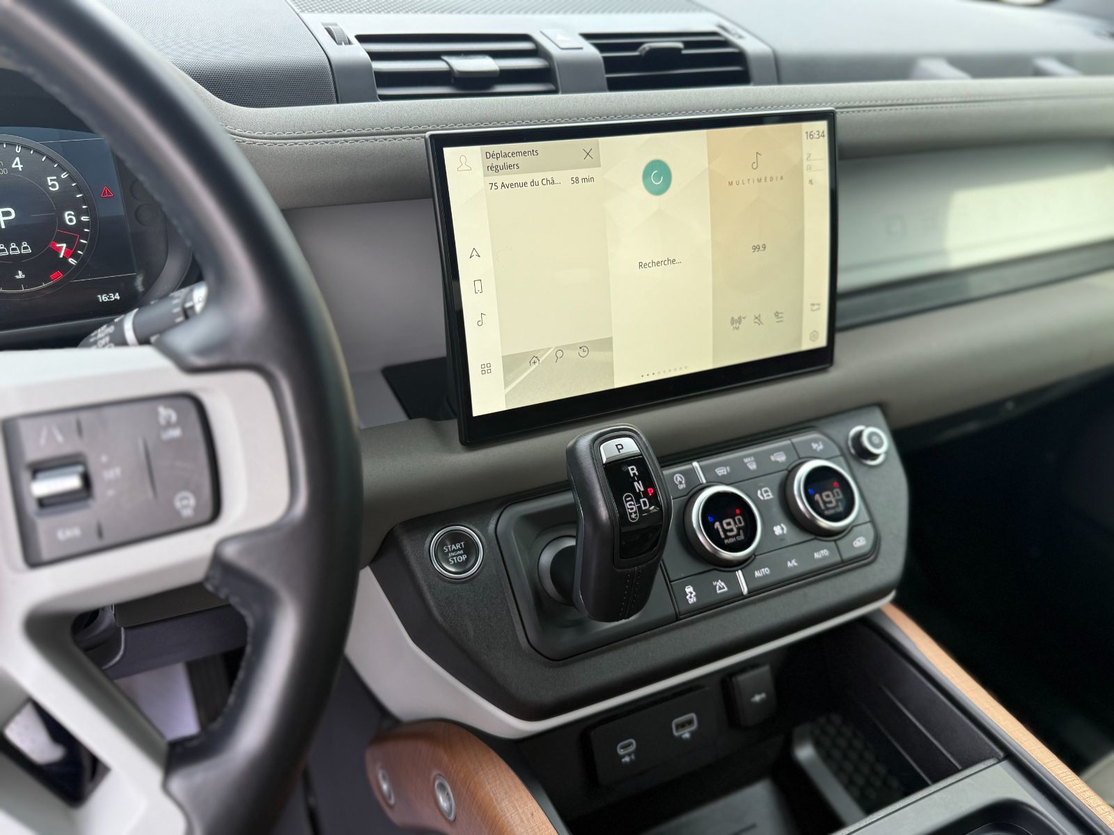 2022 Land Rover Defender in Saint-Bruno-de-Montarville, Quebec