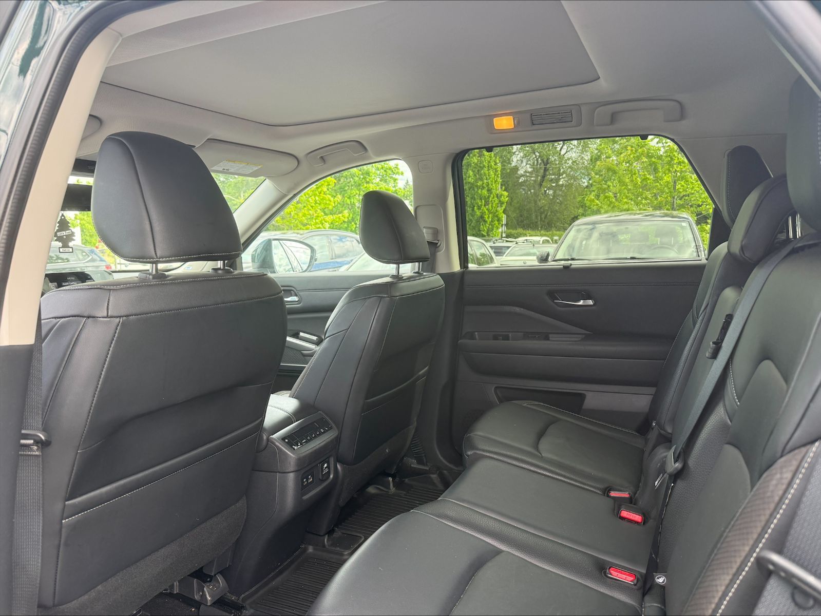 2022 Nissan Pathfinder in Saint-Bruno-de-Montarville, Quebec