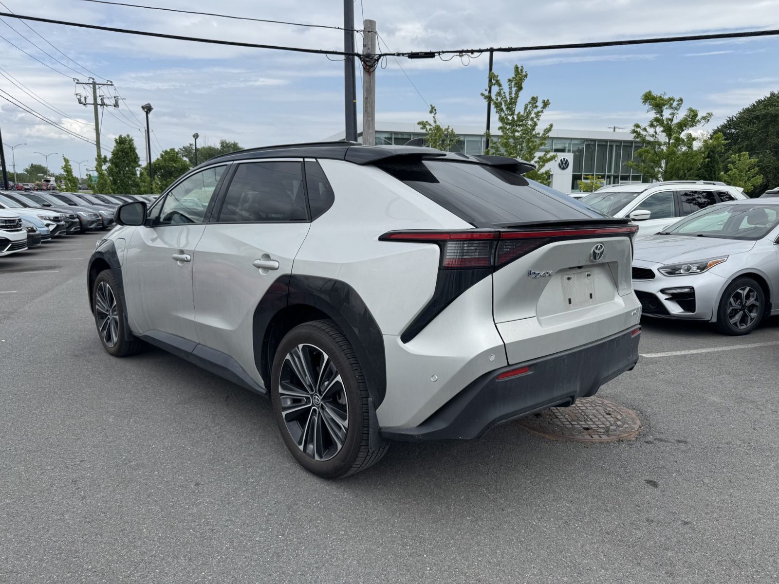 Toyota BZ4X  2023 à Saint-Bruno-de-Montarville, Québec
