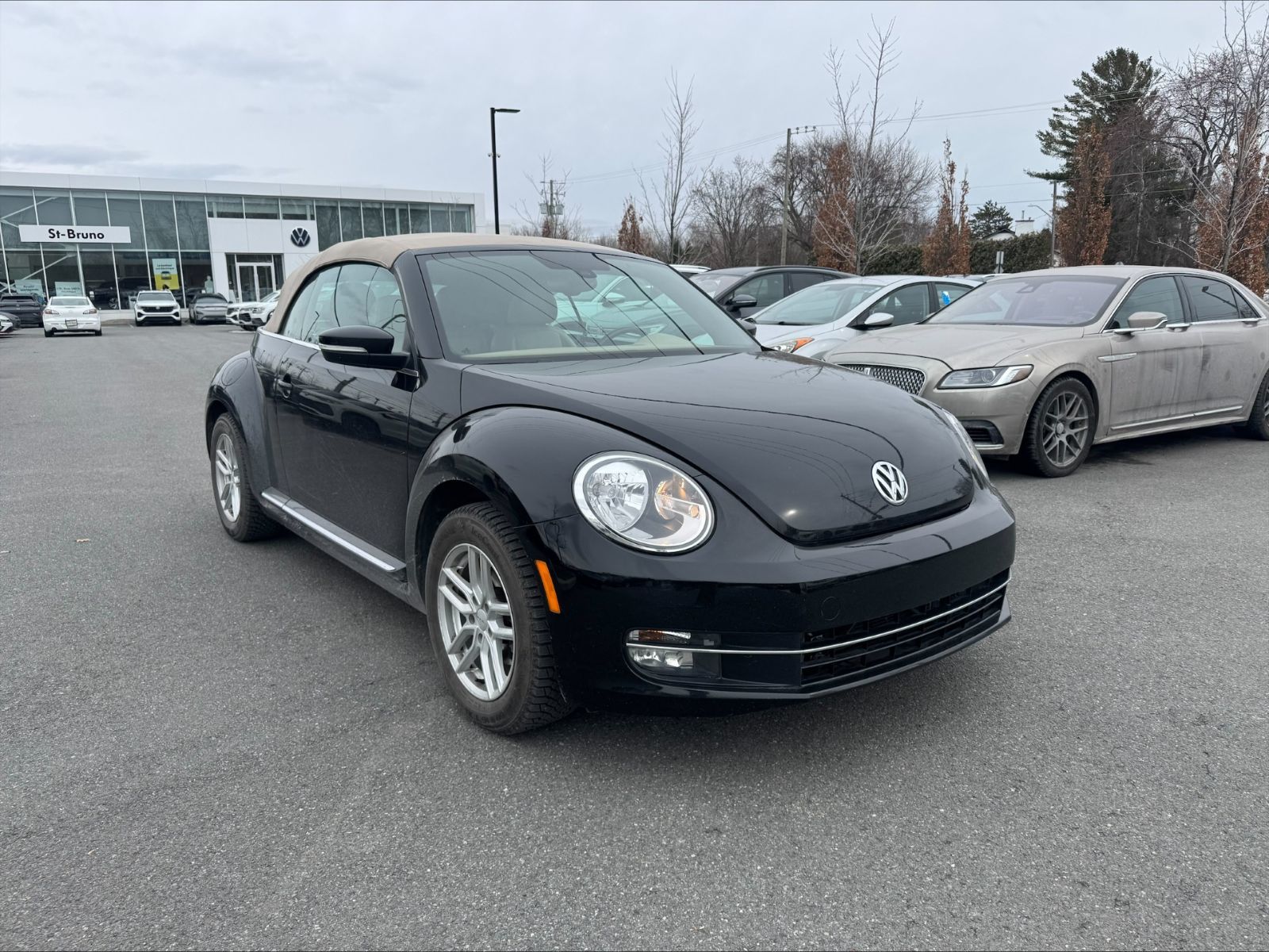 2014 Volkswagen Beetle Convertible in Saint-Bruno-de-Montarville, Quebec