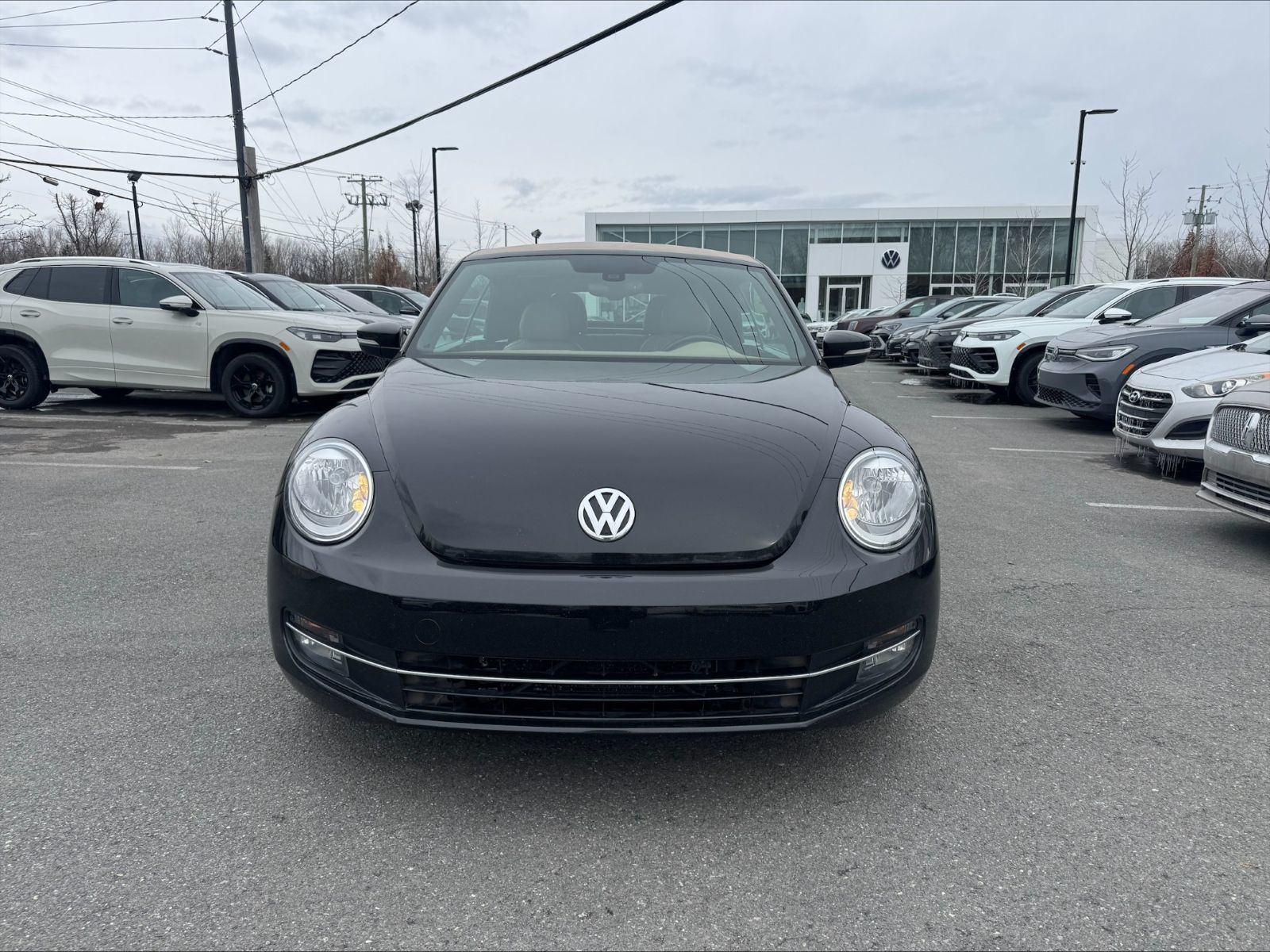 2014 Volkswagen Beetle Convertible in Saint-Bruno-de-Montarville, Quebec