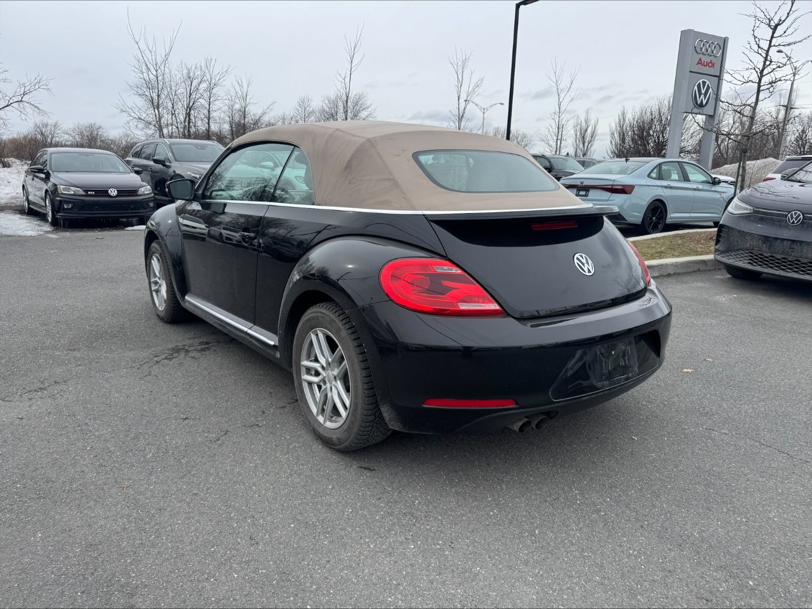 2014 Volkswagen Beetle Convertible in Saint-Bruno-de-Montarville, Quebec
