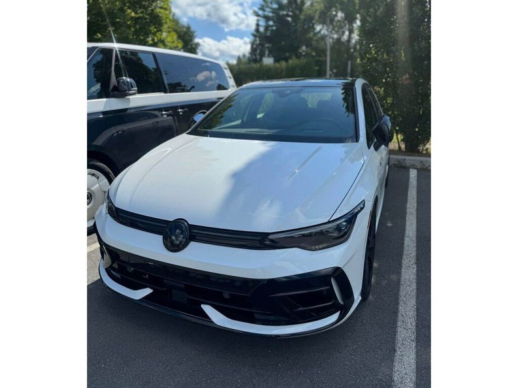 2025 Volkswagen Golf R in Saint-Bruno-de-Montarville, Quebec