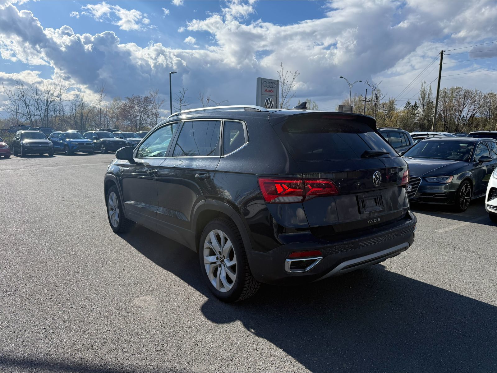 Volkswagen Taos  2022 à Saint-Bruno-de-Montarville, Québec