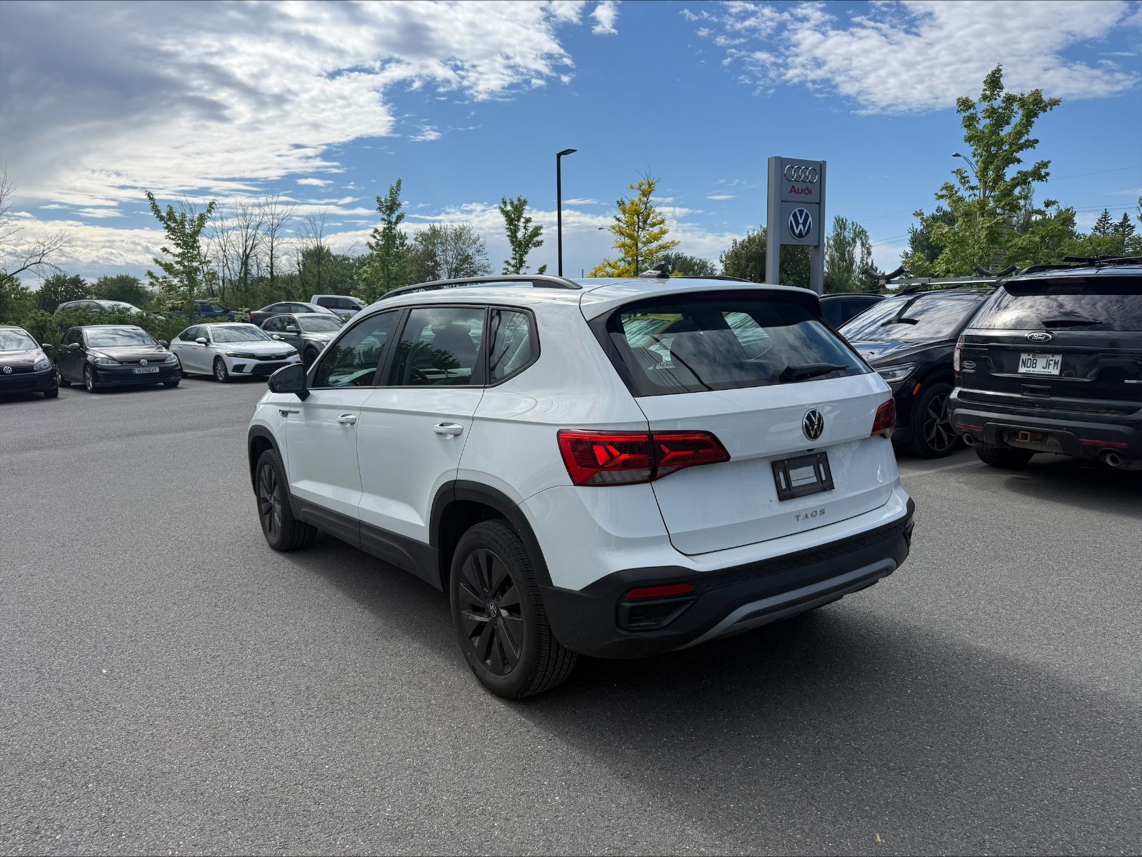 Volkswagen Taos  2023 à Saint-Bruno-de-Montarville, Québec