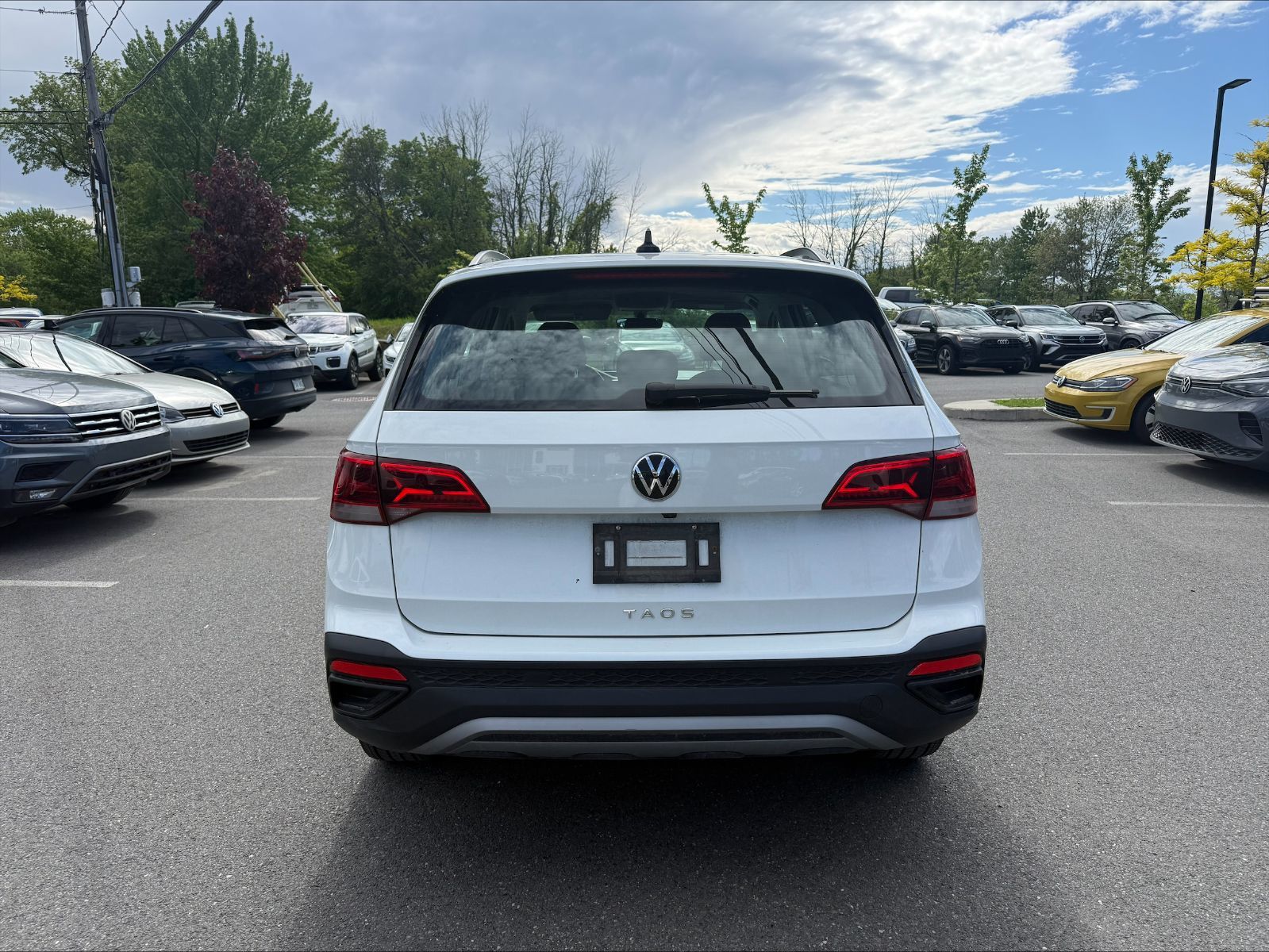 Volkswagen Taos  2023 à Saint-Bruno-de-Montarville, Québec