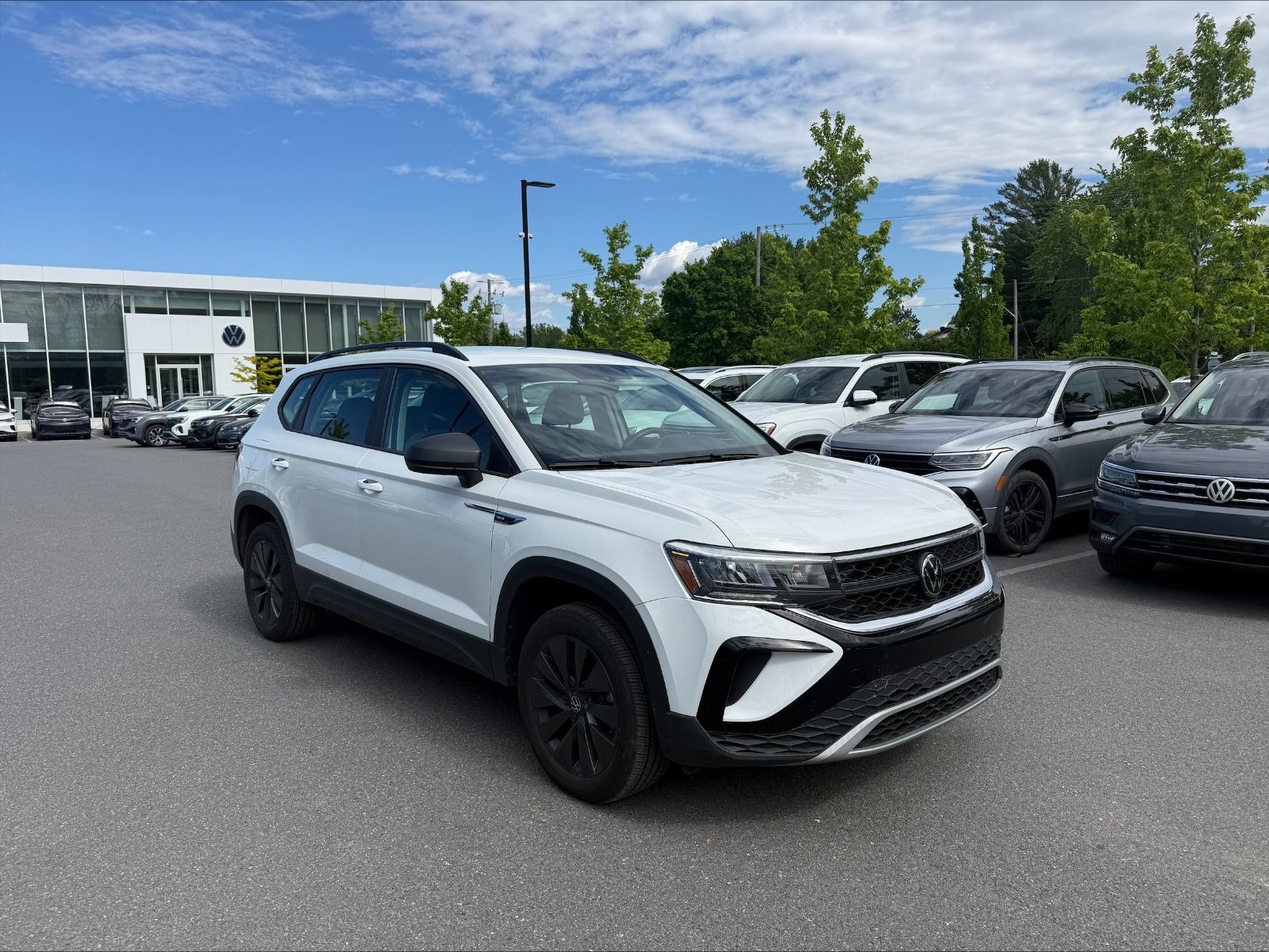 Volkswagen Taos  2023 à Saint-Bruno-de-Montarville, Québec