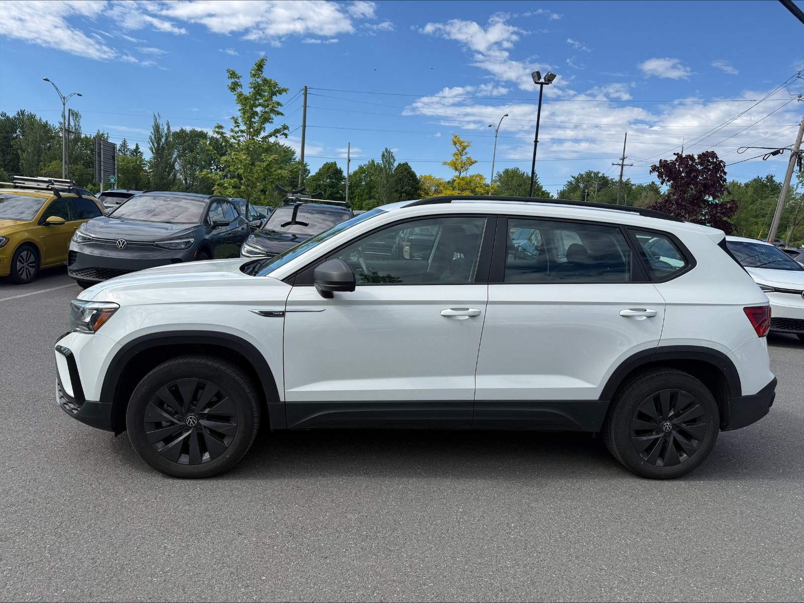 Volkswagen Taos  2023 à Saint-Bruno-de-Montarville, Québec