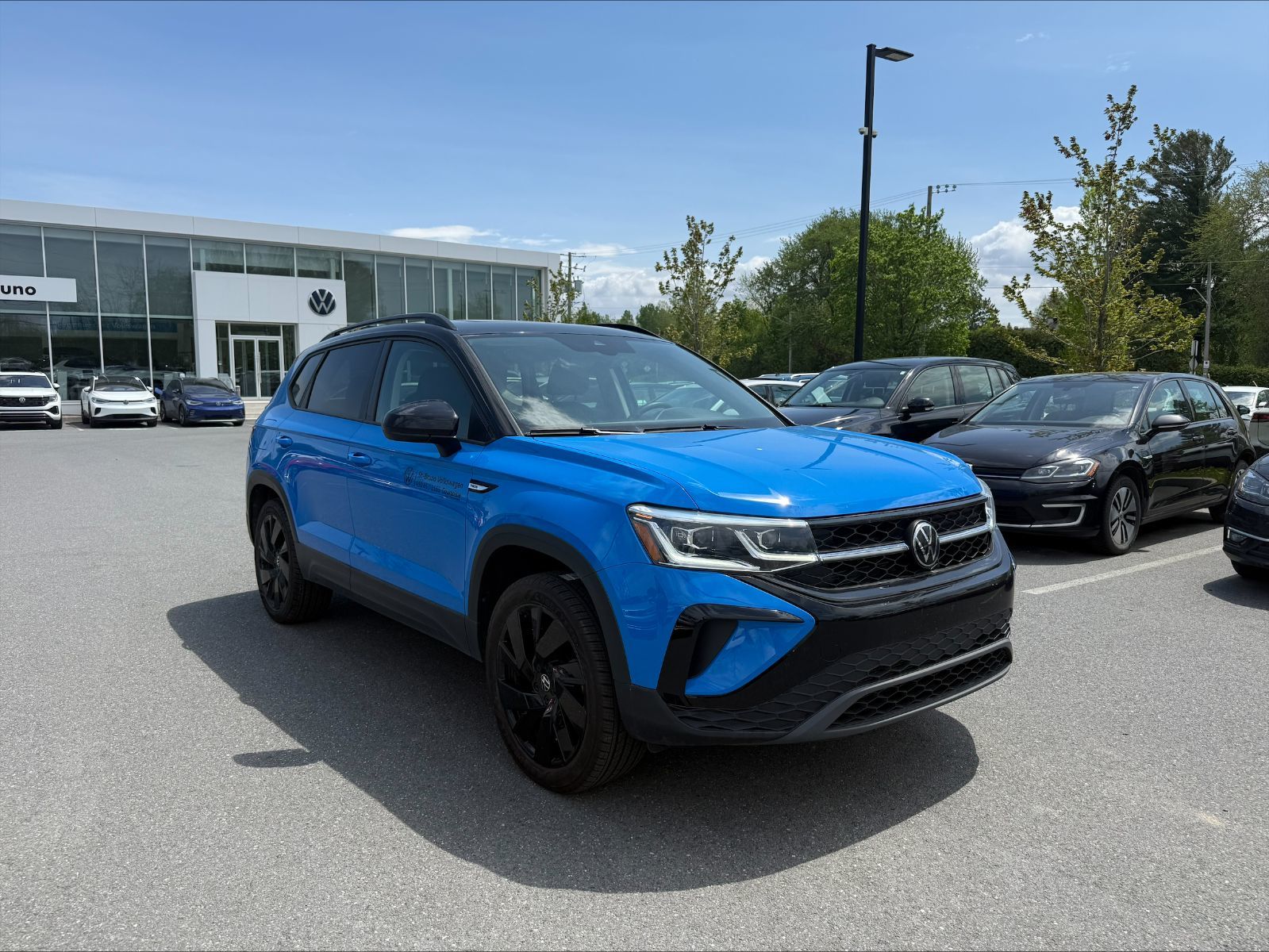 Volkswagen Taos  2024 à Saint-Bruno-de-Montarville, Québec