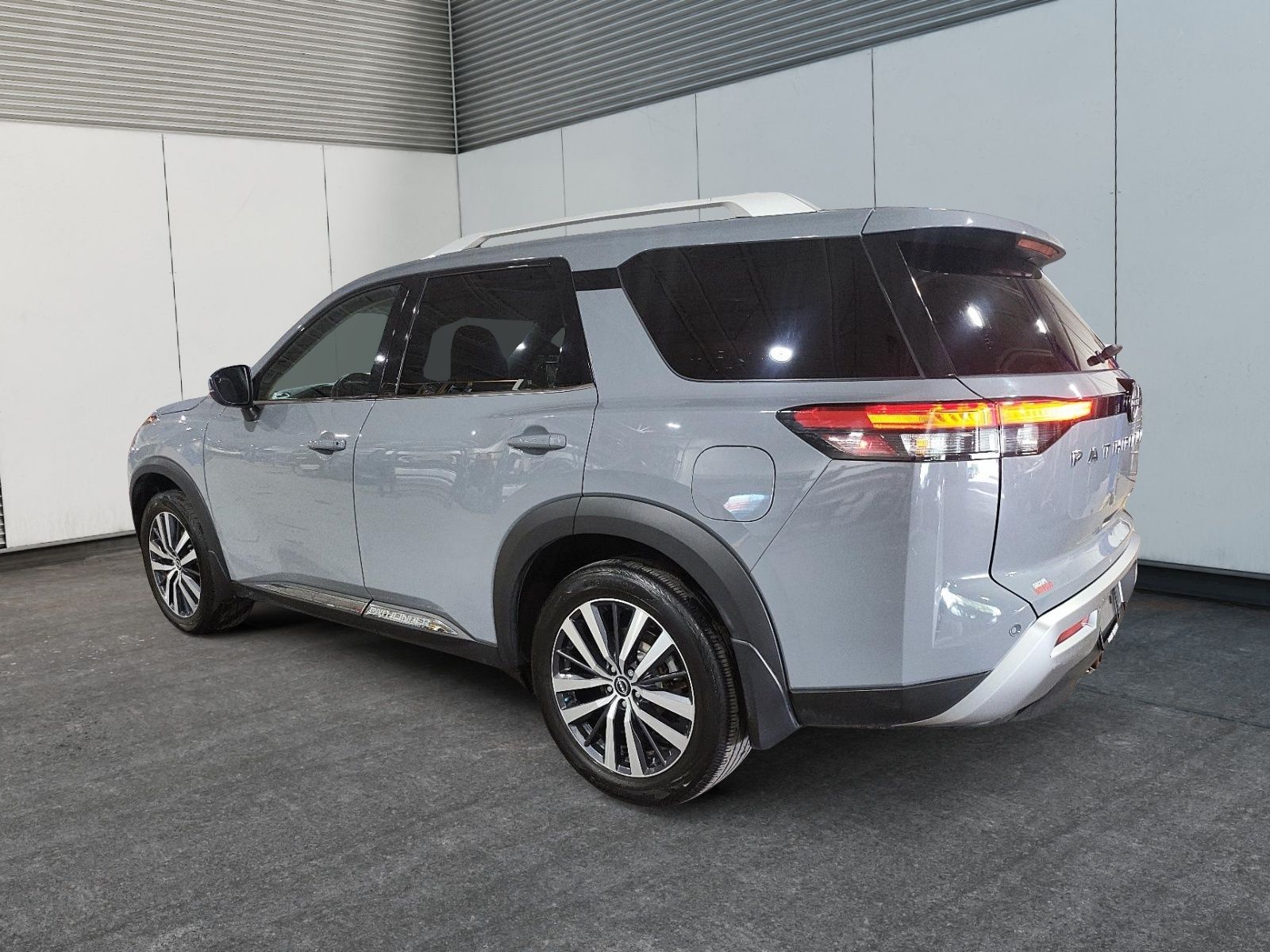 Photo 2022 Nissan Pathfinder PLATINUM AWD #4