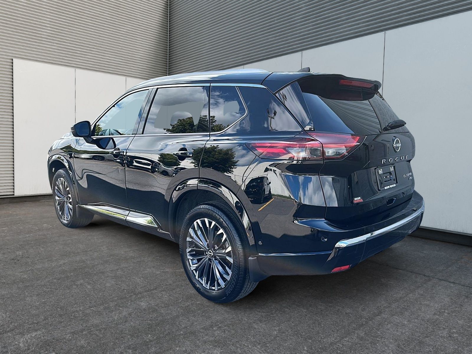 Photo 2024 Nissan Rogue PLATINUM AWD #4