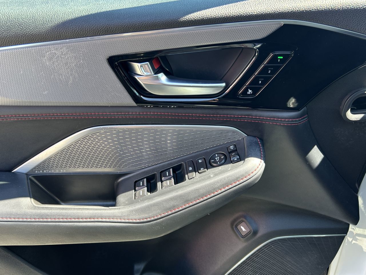 2022 Acura MDX in North Vancouver, British Columbia