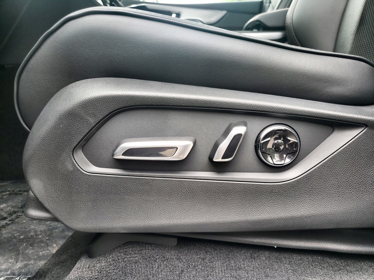 2023 Acura MDX in North Vancouver, British Columbia