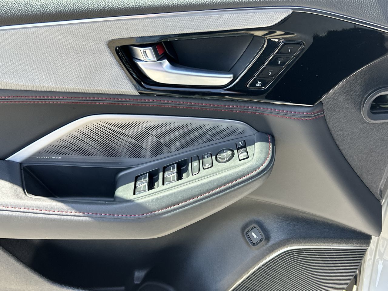 2025 Acura MDX in North Vancouver, British Columbia
