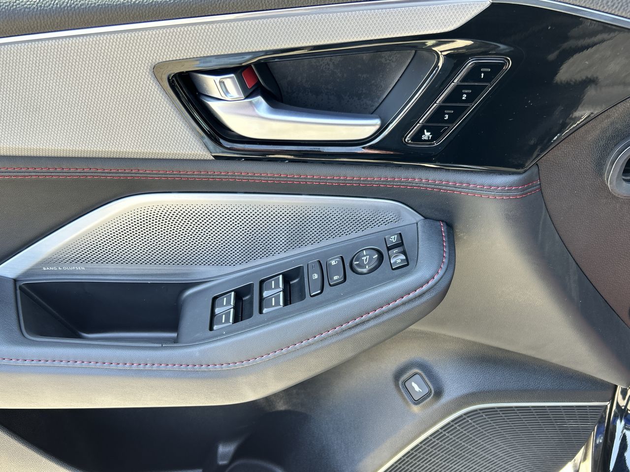 2025 Acura MDX in North Vancouver, British Columbia
