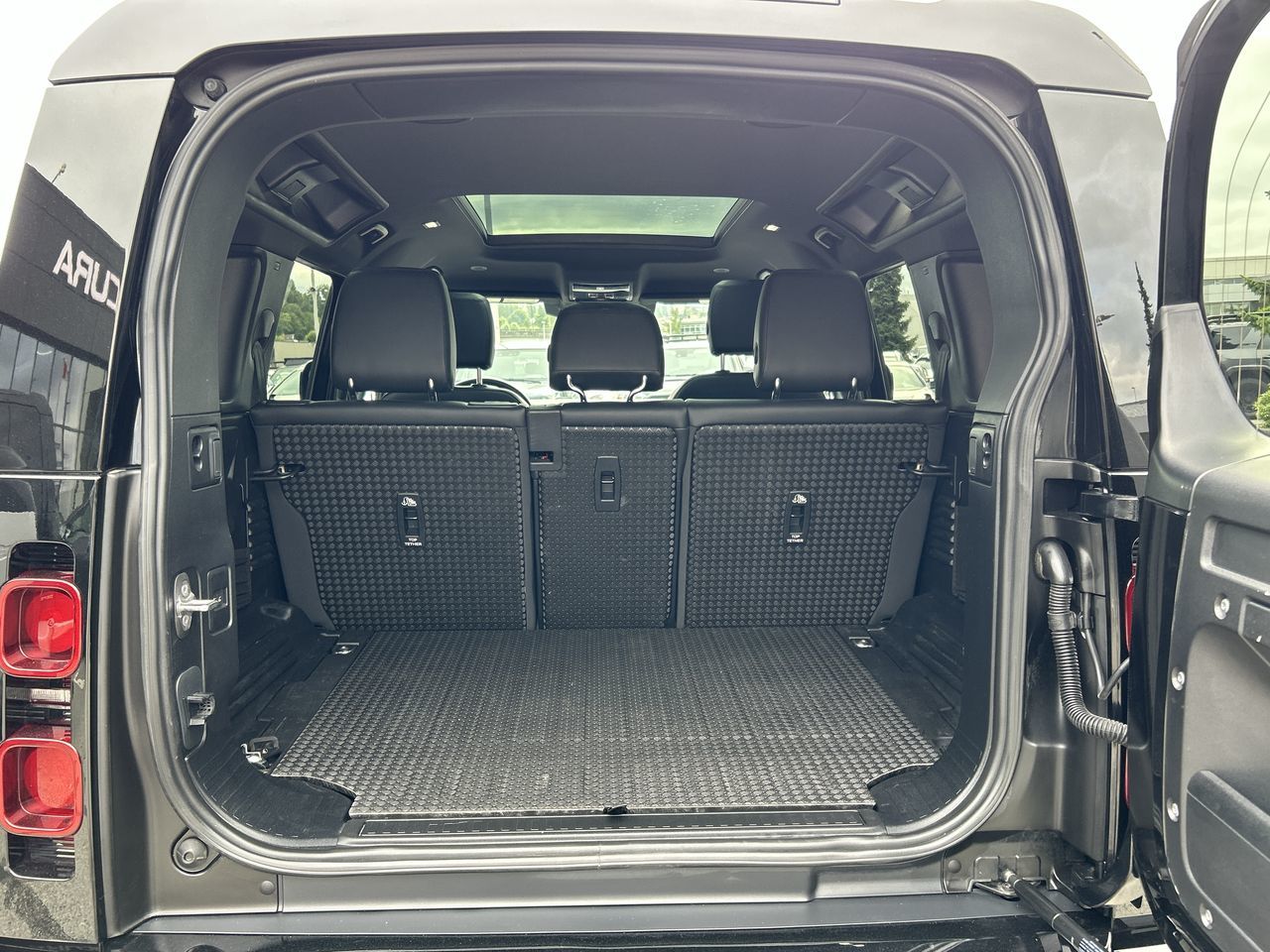 2023 Land Rover Defender in North Vancouver, British Columbia