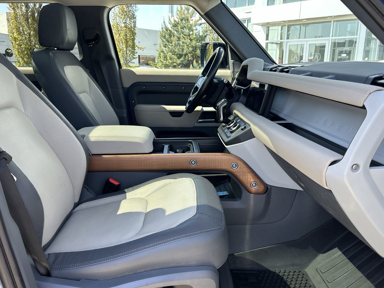 2023 Land Rover Defender in North Vancouver, British Columbia