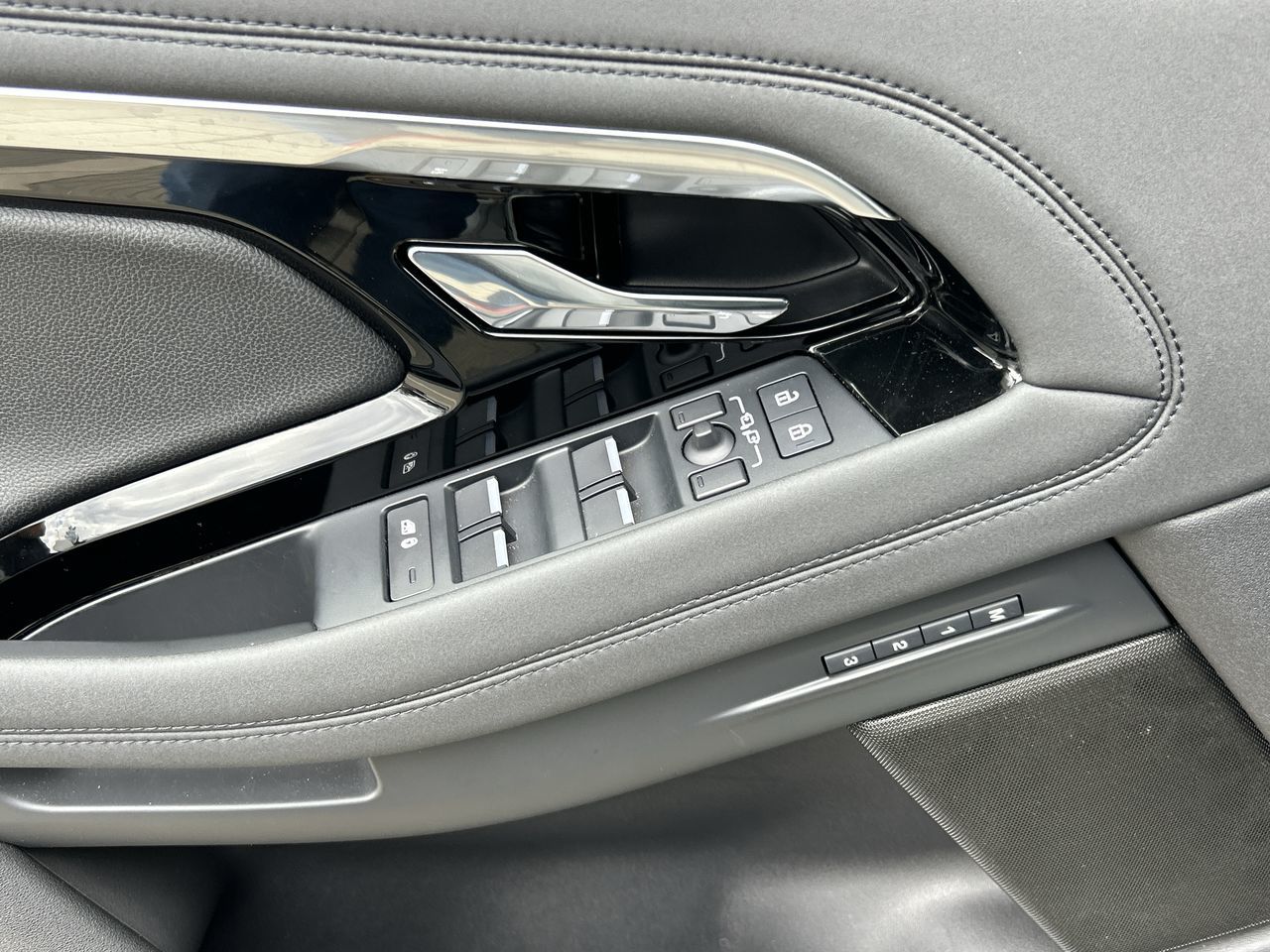 2023 Land Rover Range Rover Evoque in North Vancouver, British Columbia