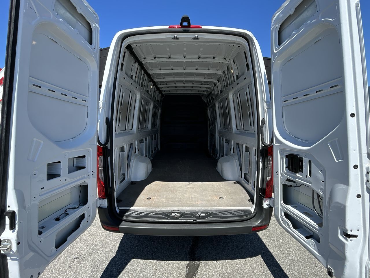 Mercedes-Benz Sprinter Cargo Van  2024 à Vancouver Nord, Colombie-Britannique