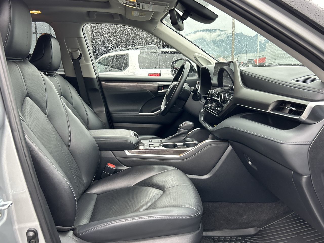 Toyota Highlander Hybrid  2023 à Vancouver Nord, Colombie-Britannique