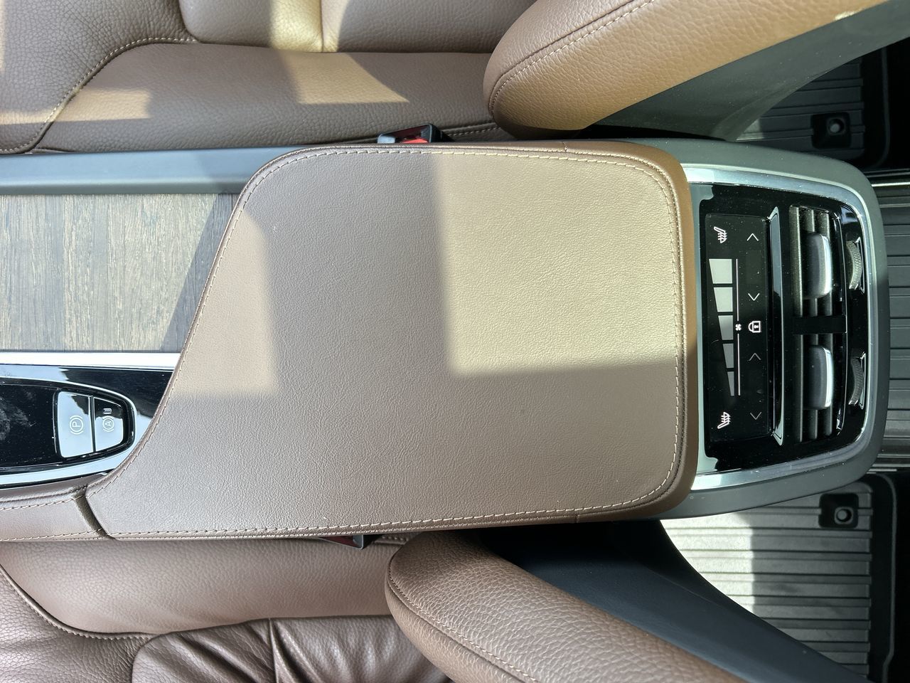 2023 Volvo V90 Cross Country in North Vancouver, British Columbia