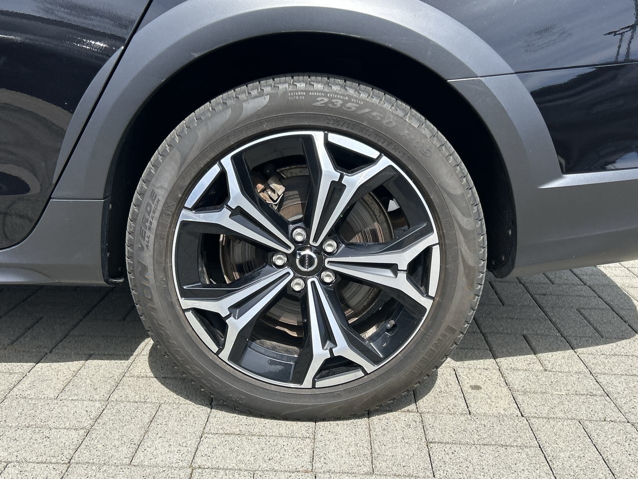 2023 Volvo V90 Cross Country in North Vancouver, British Columbia