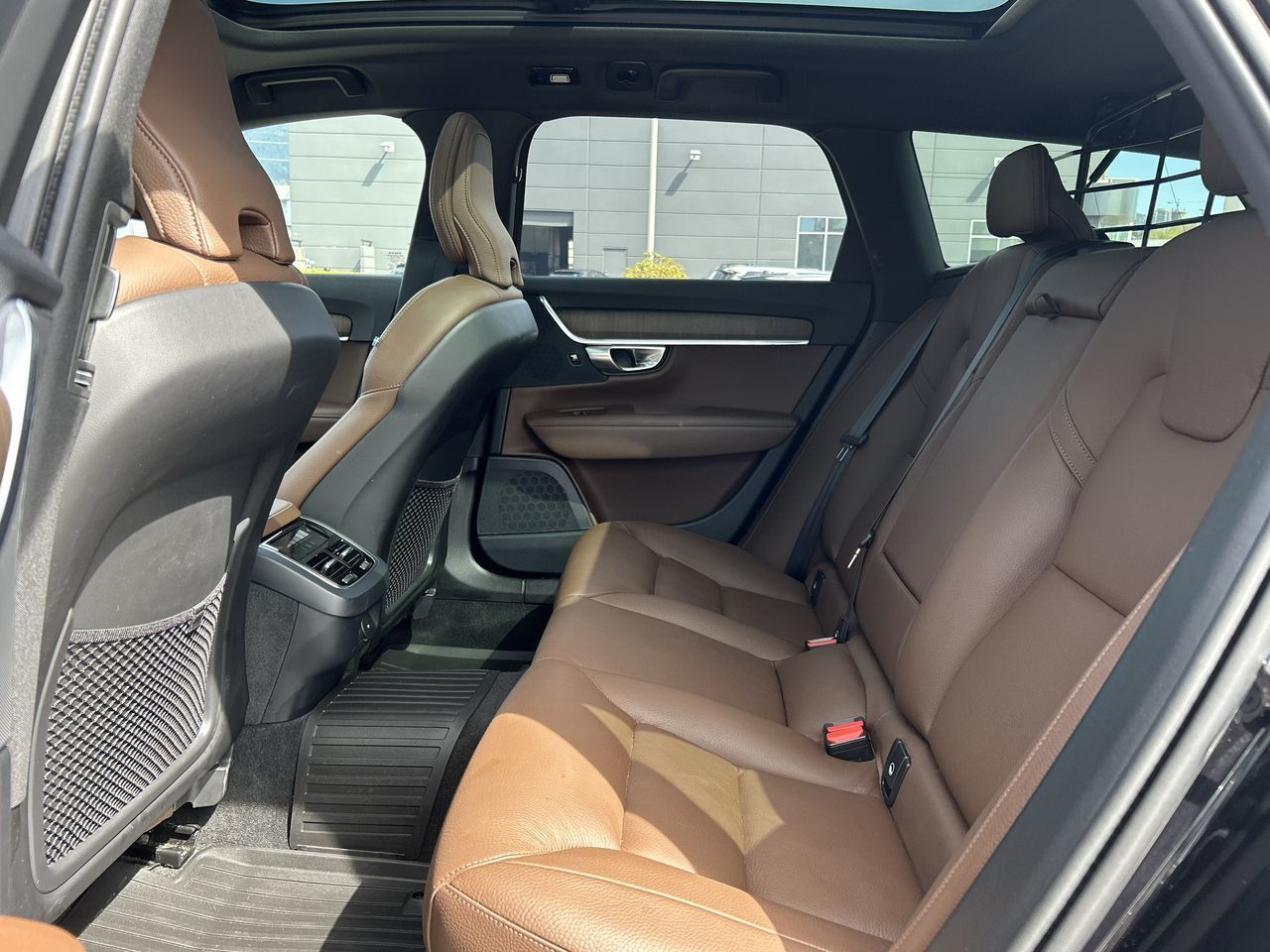 2023 Volvo V90 Cross Country in North Vancouver, British Columbia