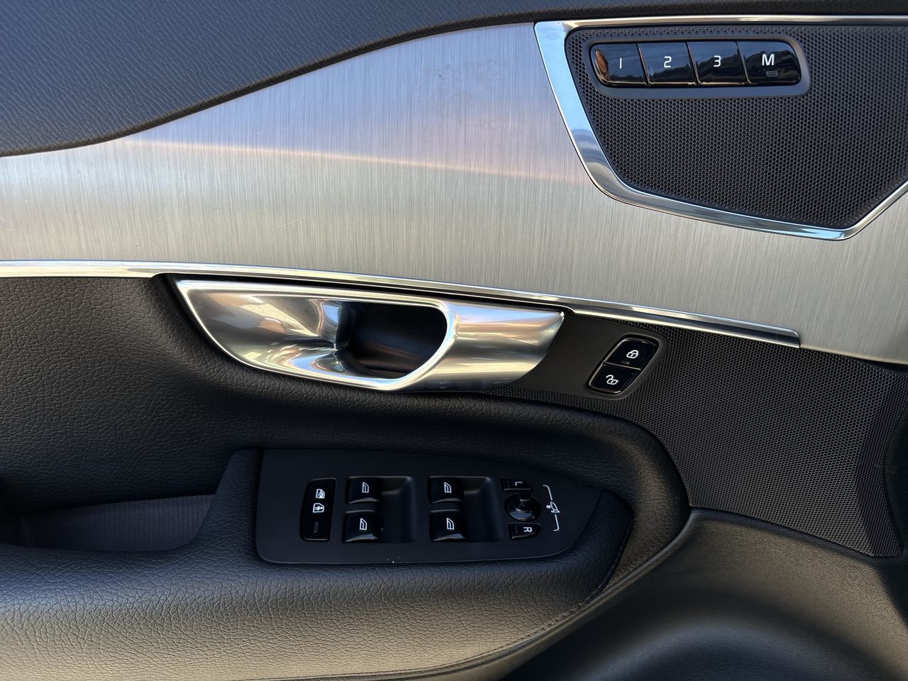 2020  XC90