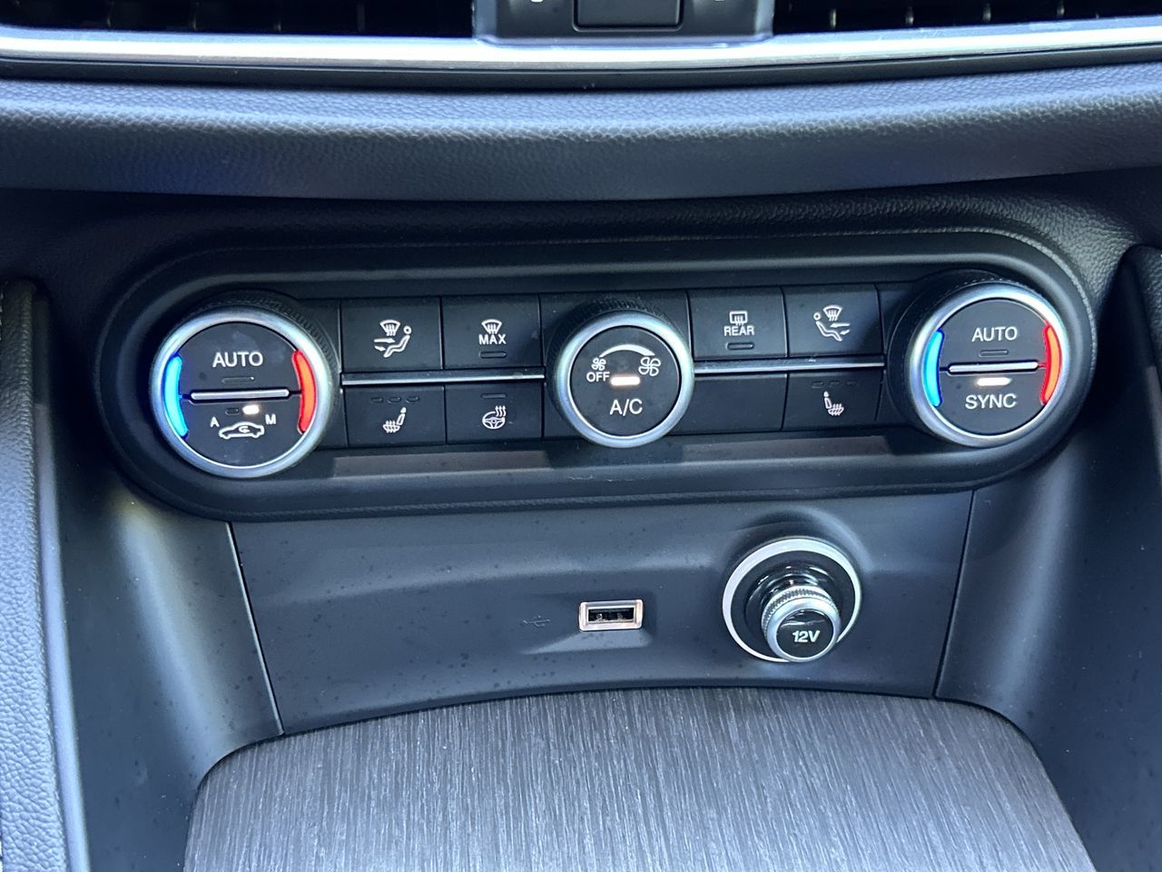 Alfa Romeo Stelvio  2023 à Vancouver nord, Colombie-Britannique