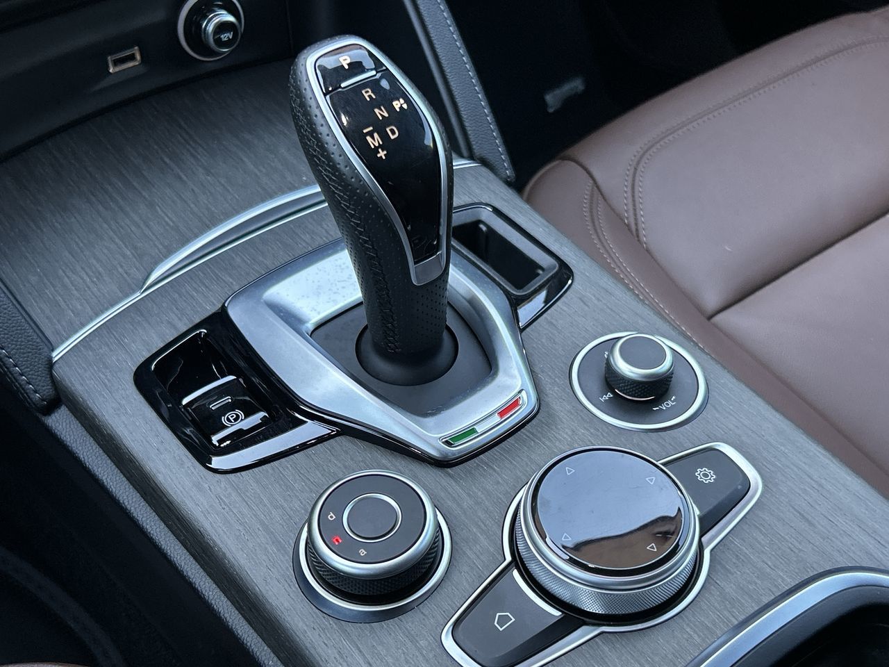 Alfa Romeo Stelvio  2023 à Vancouver nord, Colombie-Britannique