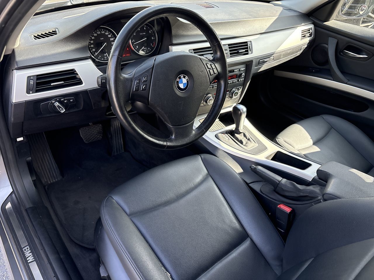 2011 BMW 323i