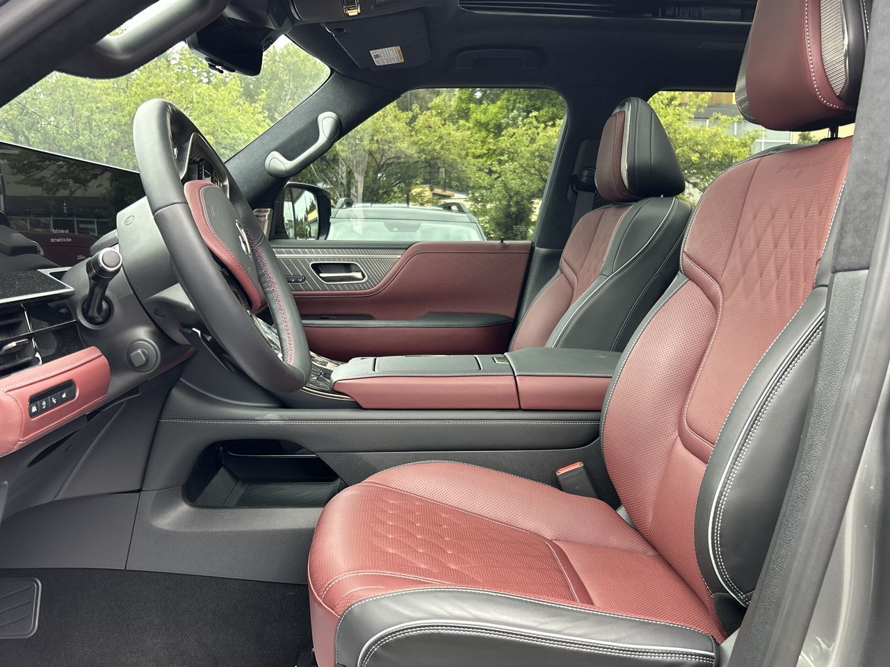 2025 Infiniti QX80 in North Vancouver, British Columbia